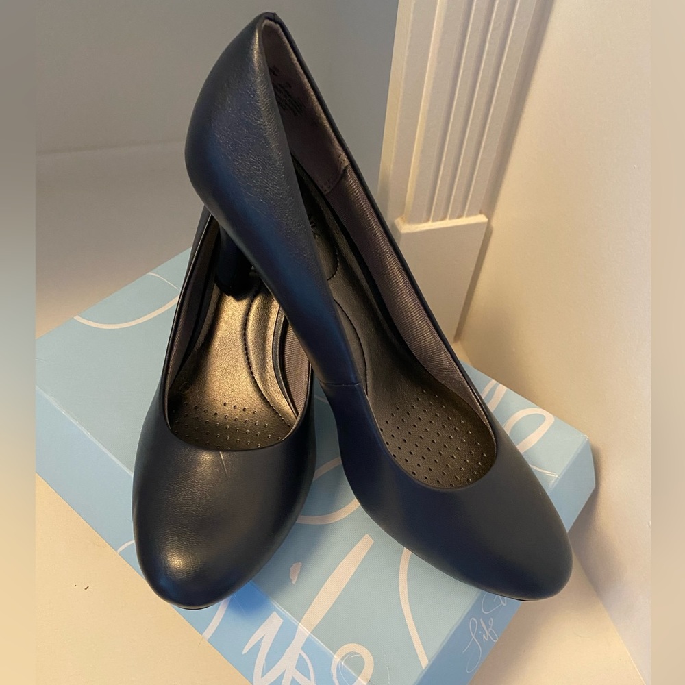 Life stride Parigi style size 9 Navy New in box NWT